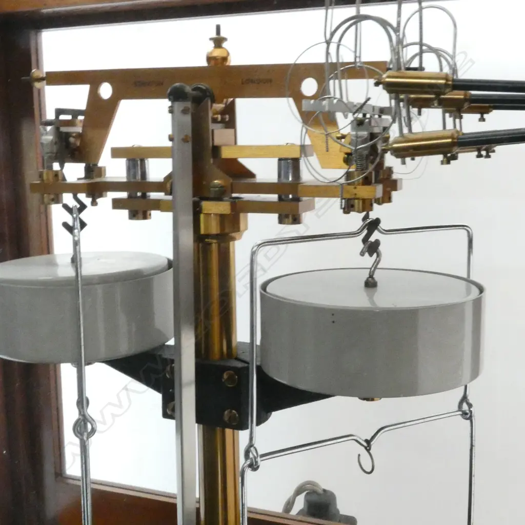 STANTON INSTRUMENTS MODEL AD2 ANALYTICAL BALANCE, AIR DAMPED AND WEIGHT LOADED Image 1++